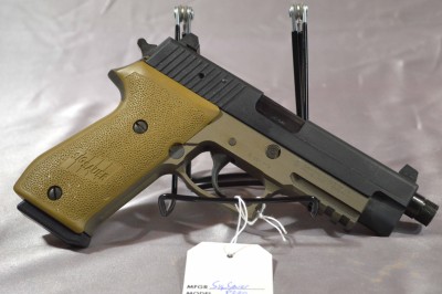 Sig Sauer P220 GERMAN Mfg .45 LIKE NEW